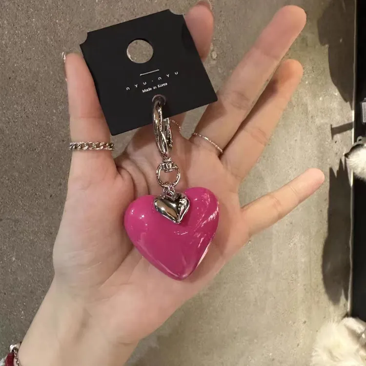 韩国NYUNYU饰品黑色玫红色烤漆爱心钥匙扣甜美精致包包挂件挂饰