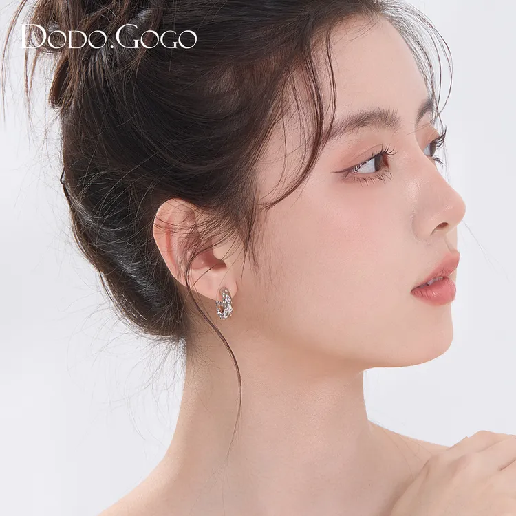 DODOGOGO 合金耳饰 熔岩设计师款镀k金褶皱高级百搭ins简约耳扣