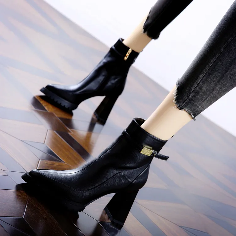 法式尖头中筒靴女2025秋冬高跟防水台皮带扣马丁靴加绒粗跟短靴女