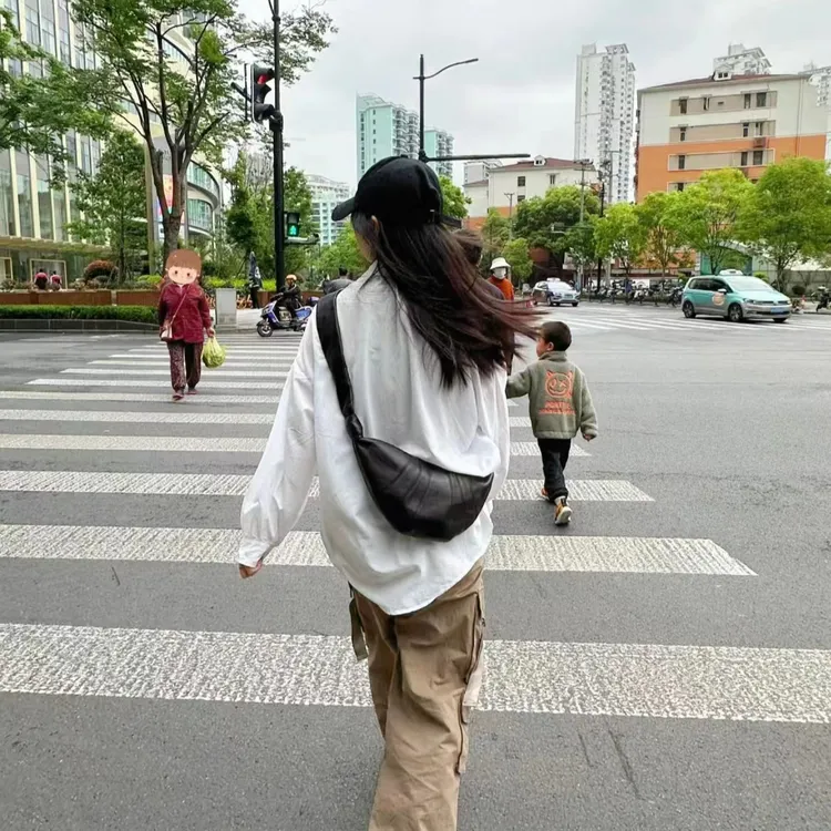 2025新款杨幂同款休闲可颂牛角包经典高级羊皮单肩斜挎包饺子包女