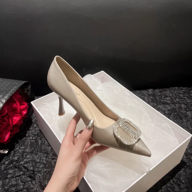 浅口高跟鞋女2024年新款通勤风闪亮钻扣跟鞋百搭气质时尚尖头单鞋