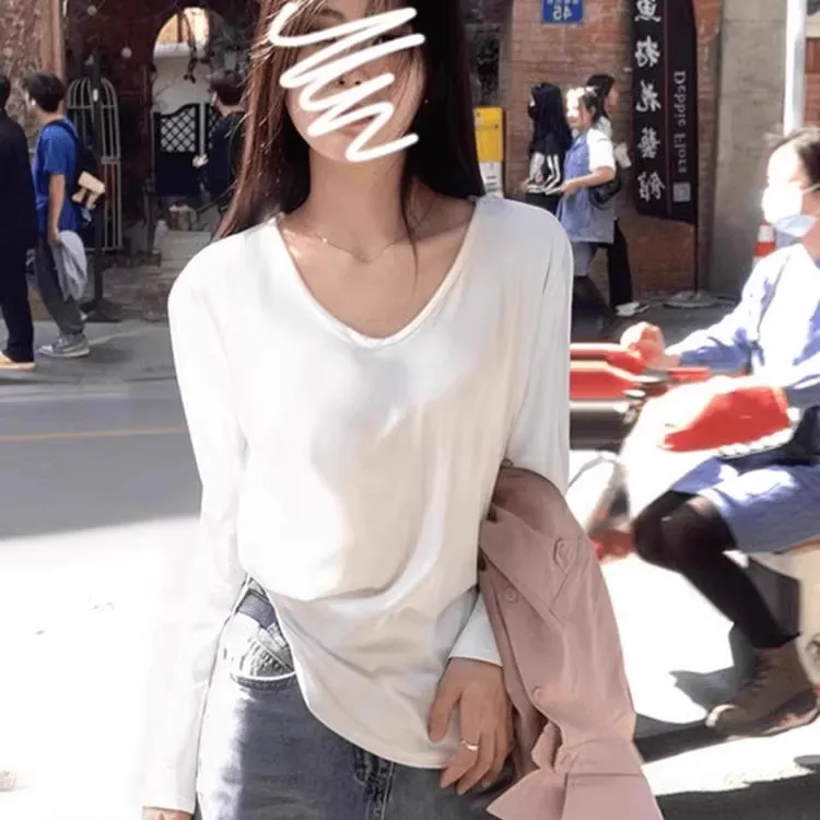 2025秋季简约白色正肩长袖t恤女显瘦慵懒松弛感打底衫内搭V领上衣