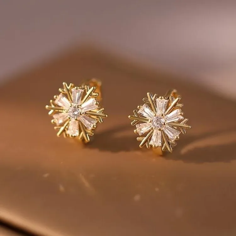 铜合金锆石耳饰 韩国高级感雪花耳扣女小巧精致气质耳环新款耳饰商品图