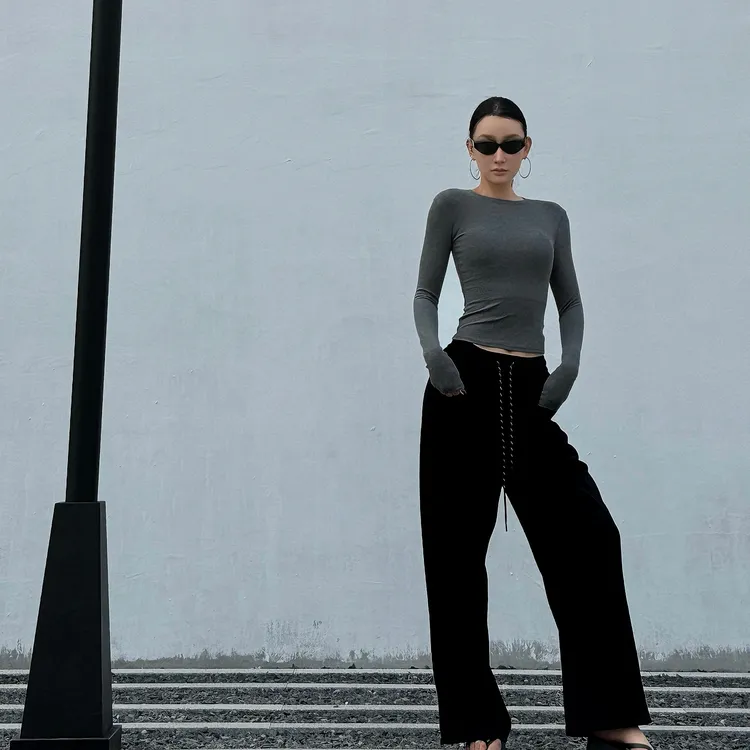 Moses Queen/魔西女王掐腰正肩长袖T恤女修身早秋打底衫圆领上衣