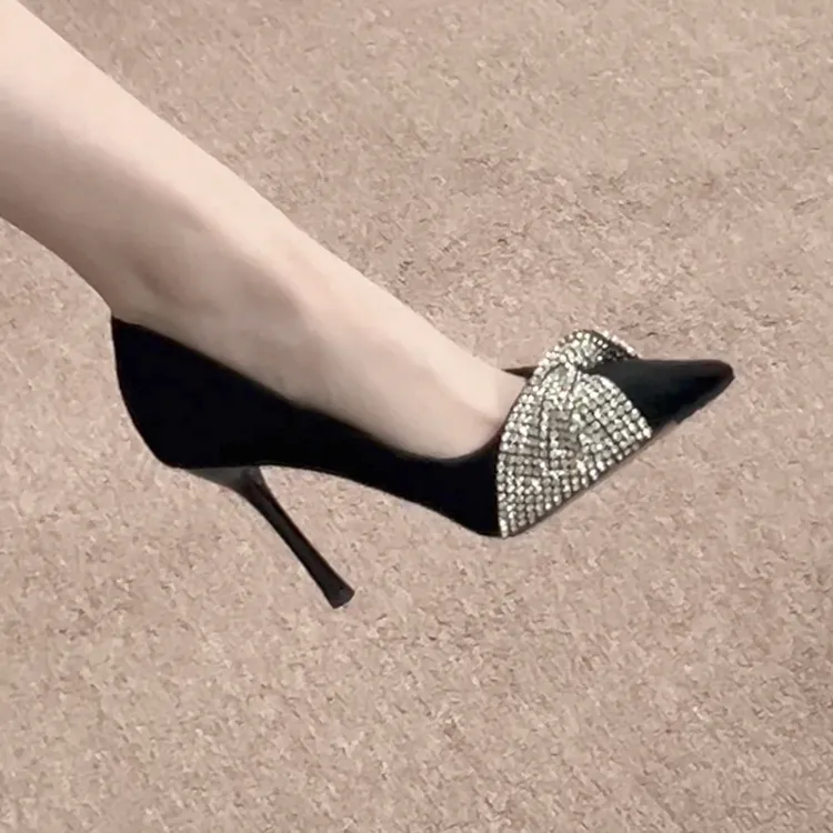 水钻蝴蝶结高跟鞋女性感25新款百搭网红气质宴会浅口尖头细跟单鞋