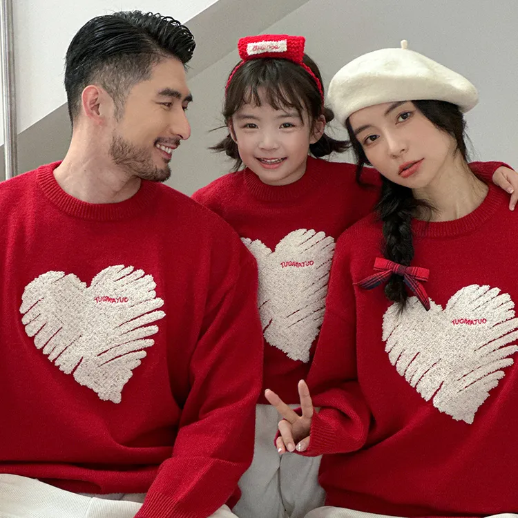 亲子装毛衣一家三口2025新款爱心炸街针织衫喜庆过年拜年服母女装