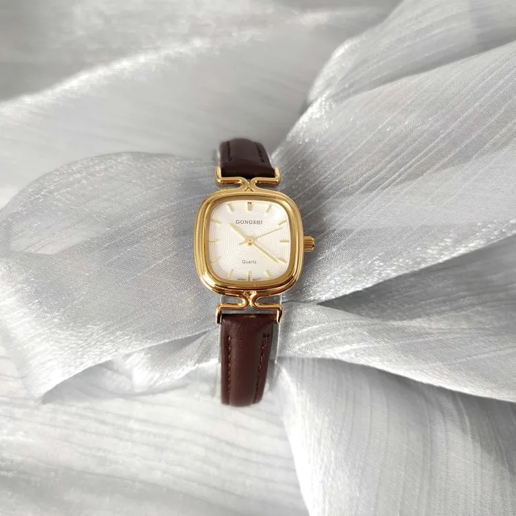 90年代老品牌GONGSHI方形全铜进口机芯复古简约防水石英女表中古