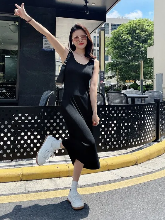 连衣裙温柔小裙子夏季高级感黑色无袖长裙女垂感气质修身冰丝背心