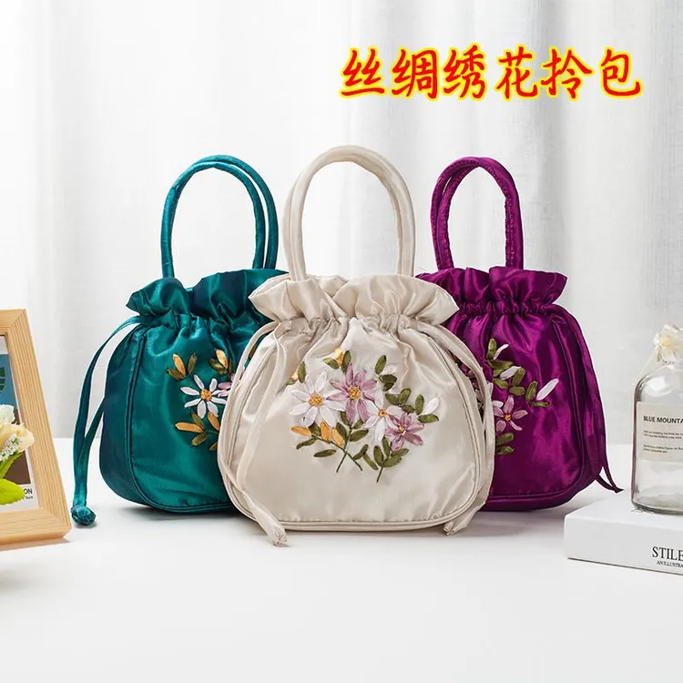 手提包手工绣花零钱包手拿包小包包中老年女民族风绣花束口手机包