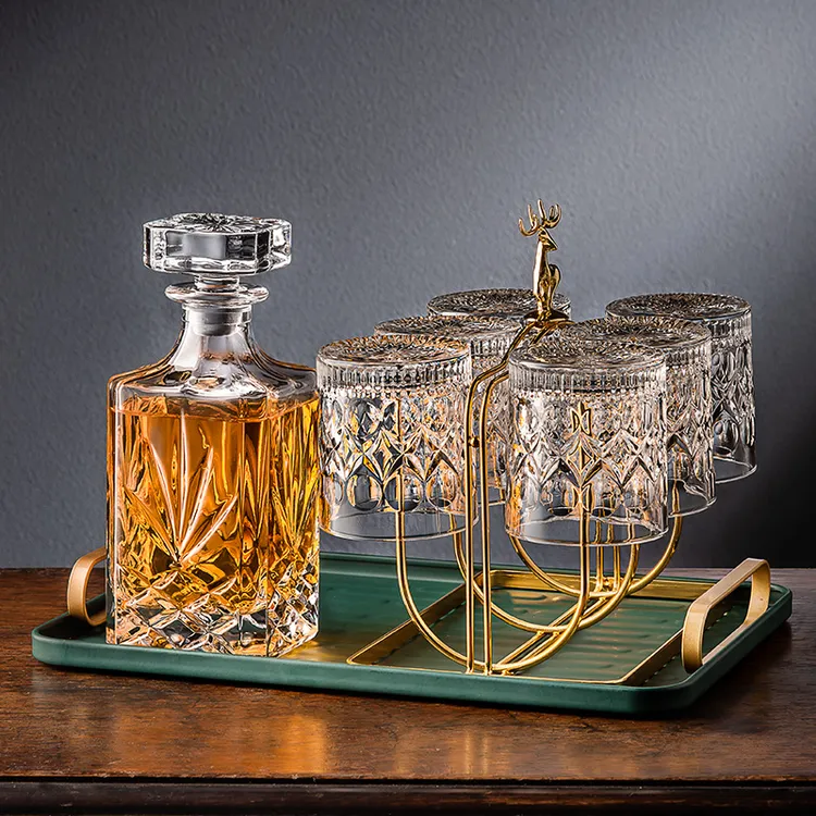 轻奢高档威士忌酒杯子套装创意旋转玻璃杯白兰地洋酒家用酒杯一套