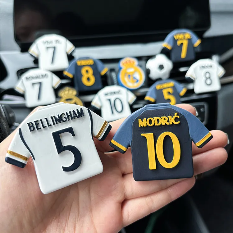 车载香薰皇马C罗球衣个性创意汽车出风口装饰香水车内饰品摆件男