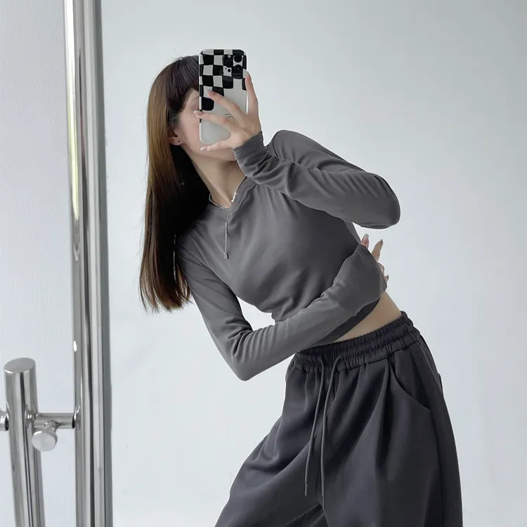 长袖t恤女ins潮牌训练修身白色打底衫秋季可内搭高腰设计感漏肚脐
