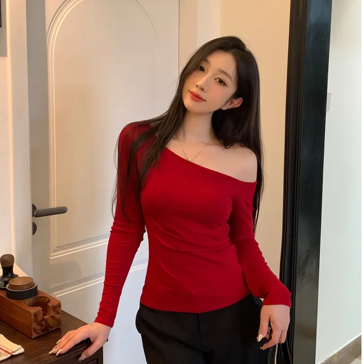 辣妹显瘦斜露肩长袖t恤设计小众紧身短款内搭打底衫收腰别致上衣