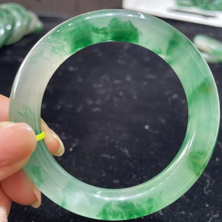 纯天然独龙玉精美圆条手镯