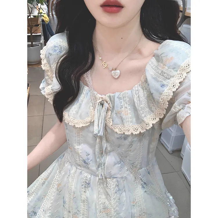 茶歇法式刺绣碎花连衣裙女夏荷叶领气质收腰绝美仙女温柔初恋长裙