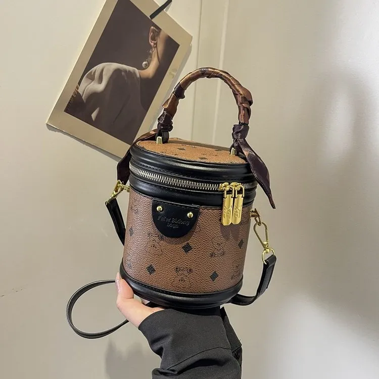 高级版水桶包女2025欧美时尚手提圆筒包复古印花手提包百搭斜挎包