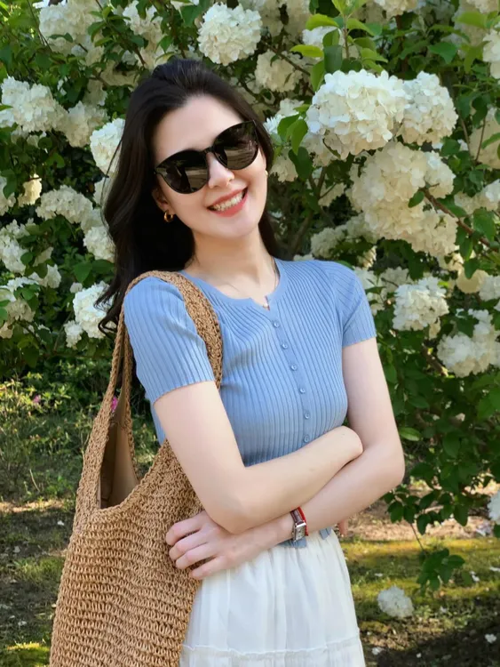 【南星】夏季显白显瘦气质温柔风蓝色针织上衣搭配白色半裙时尚套装