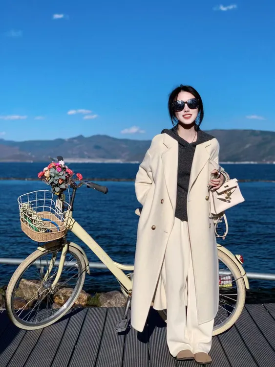 【半度微凉】秋冬气质白色呢子大衣搭连帽针织上衣白色糯米长裤套装