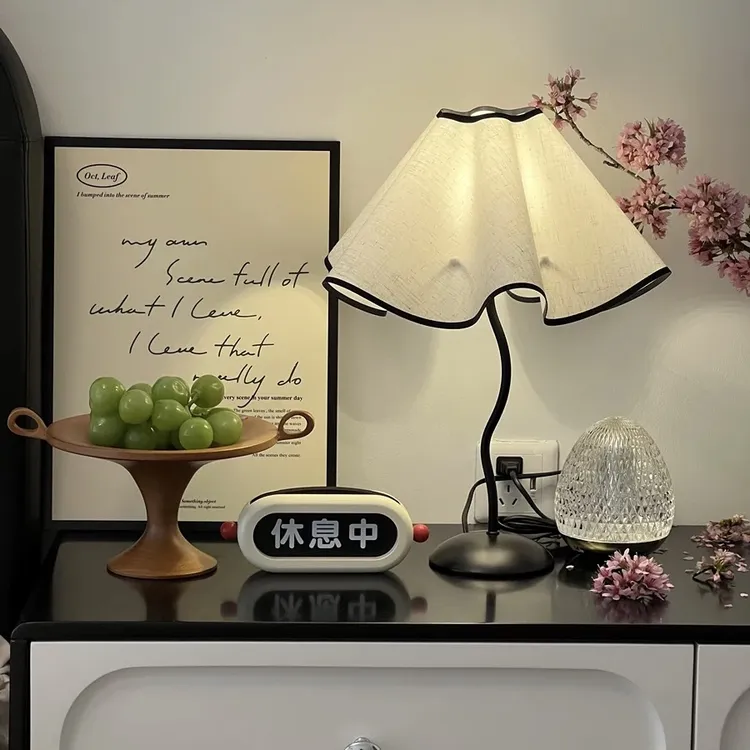 创意花瓣台灯侘寂风民宿样板间装饰小夜灯现代简约卧室床头灯ins