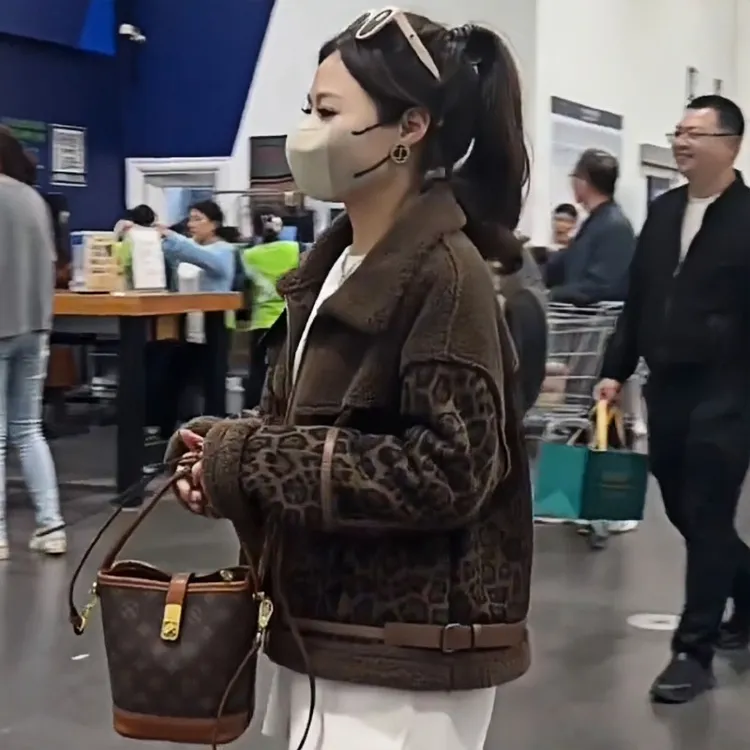 韩版拼接机车服毛毛立领皮毛一体外套2025新款美式小个子保暖女装