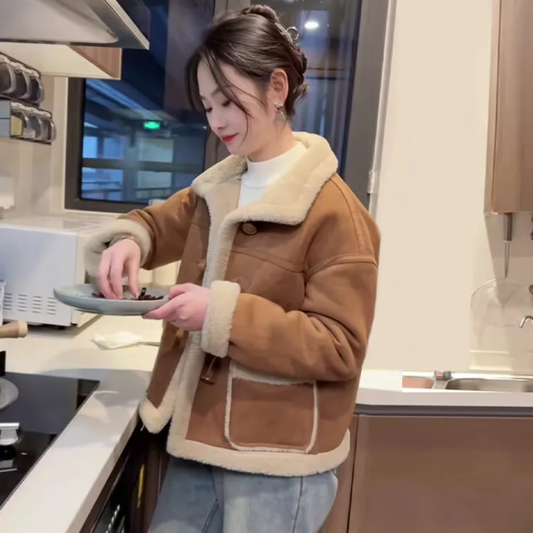 韩版洋气翻领皮毛一体外套女2025冬季小个子宽松保暖长袖上衣潮