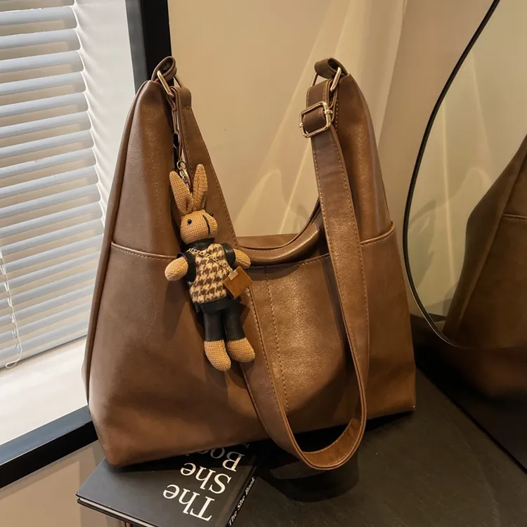 简约复古大容量包包女2024新款秋冬软皮单肩包上课通勤斜挎托特包