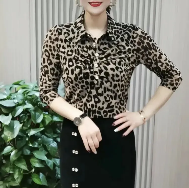2024秋冬新款时尚翻领衬衫领洋气豹纹显瘦百搭女士气质长袖打底衫