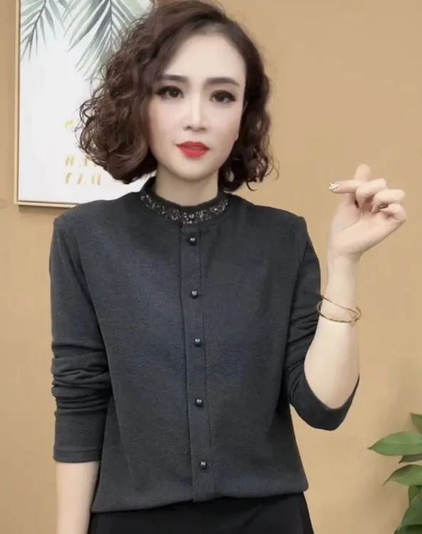 2024秋冬新款时尚圆领洋气百搭烫钻长袖纯色减龄保暖打底衫上衣