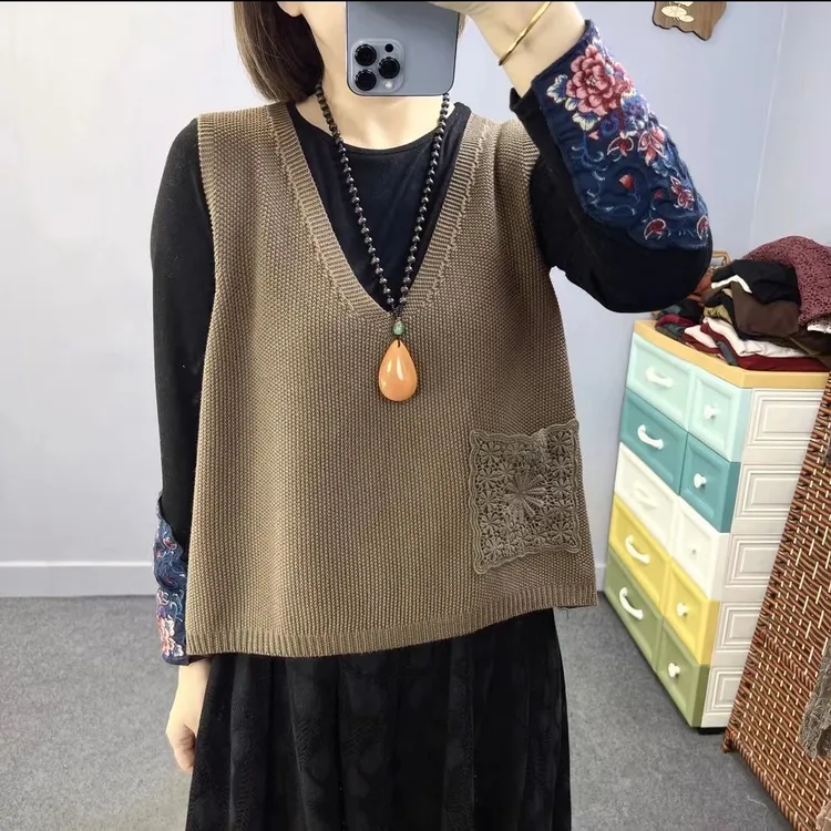 针织马甲女春秋季复古文艺无袖背心外搭V领宽松蕾丝口袋马夹外搭 