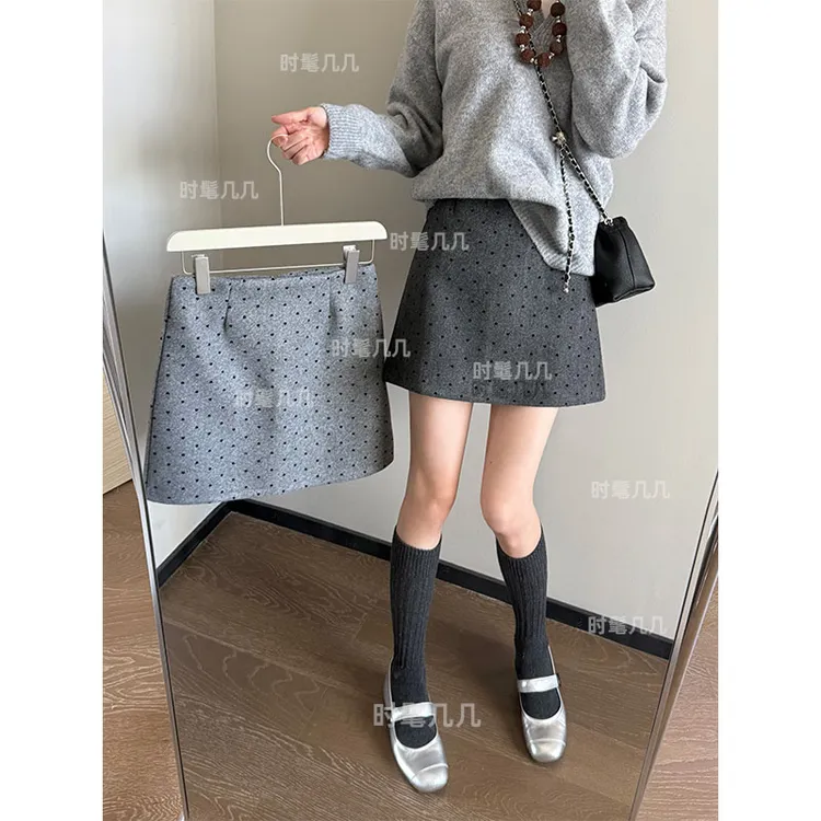2024新款植绒爱心波点毛呢短裙女百搭高腰显瘦小个子A字半身裙