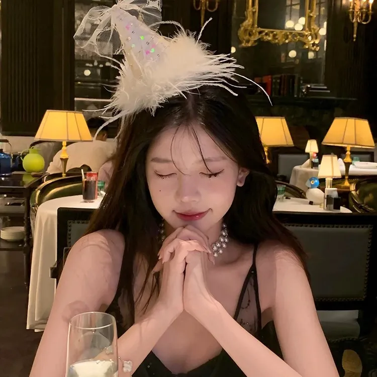 氛围感羽毛蝴蝶结生日帽发夹女派对拍照道具精致发卡发饰