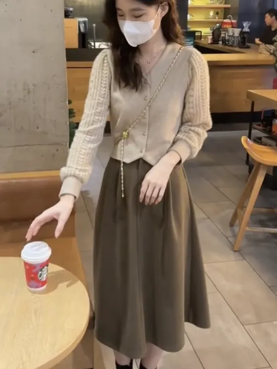 小香风穿搭套装女减龄镂空打底针织衫设计感百搭高腰毛呢半身裙