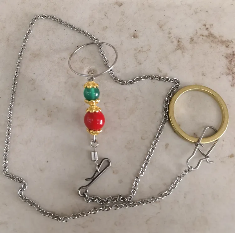 小太阳玄凤鹦鹉双珠脖套，珠子颜色随机发货，配链子不含鸟