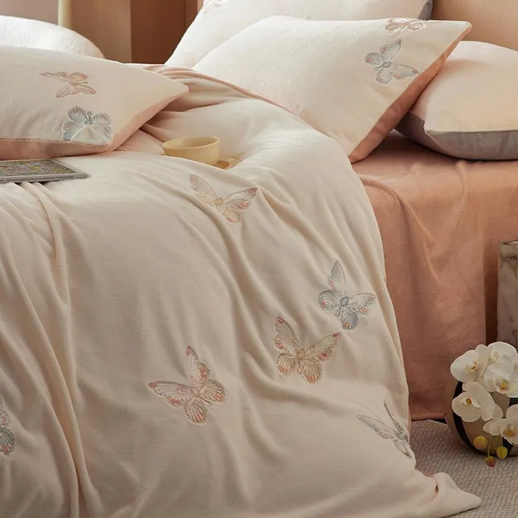 冬季少女心保暖加绒加厚牛奶绒四件套蝴蝶刺绣被套新款床上用品