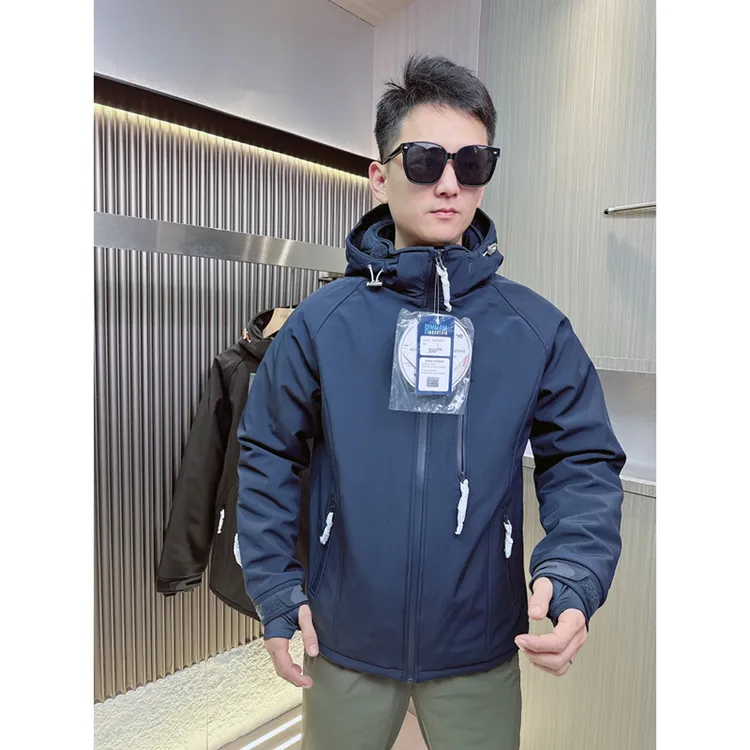 北欧户外传奇！科考级别冬季加绒加厚防暴雨雪软壳冲锋衣男