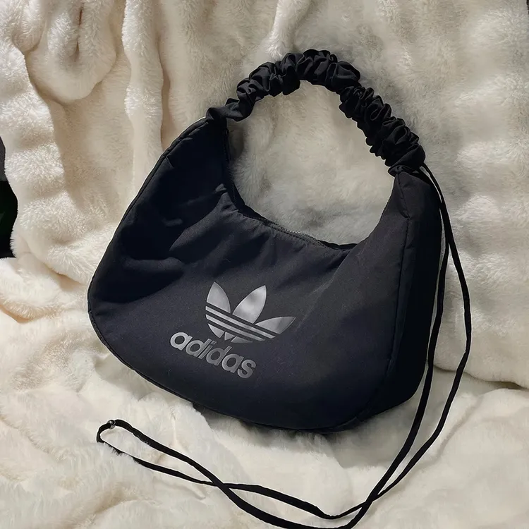 adidas/阿迪达斯三叶草女子中号潮流运动休闲挎包云朵包 JP0145