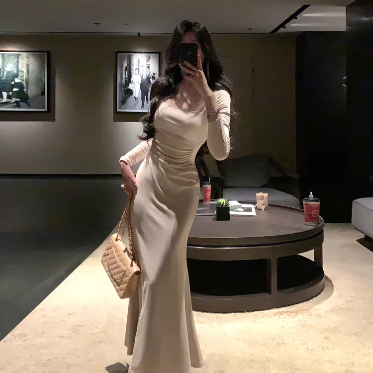 从一时刻【韩模裙】方领长袖简约连衣裙气质女带胸垫收腰显瘦裙子