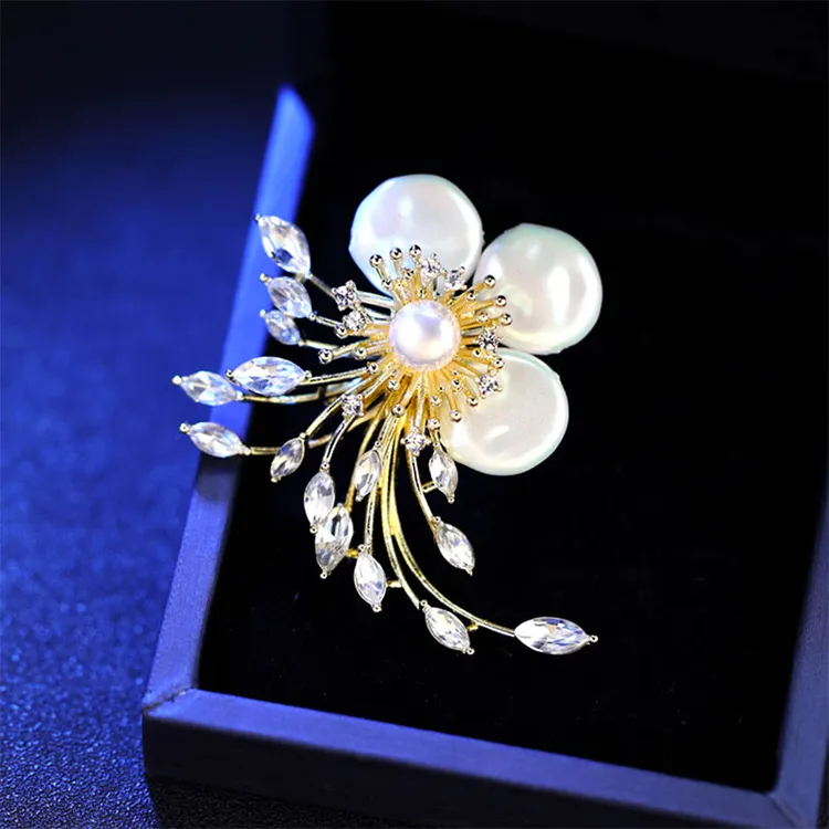 铜合金锆石胸针 清新轻奢淡水珍珠胸花高级感百搭时尚礼服胸花