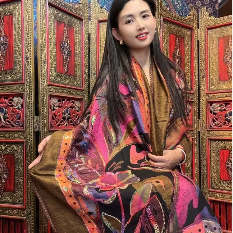 卡雅手工刺绣牦牛绒流苏披肩