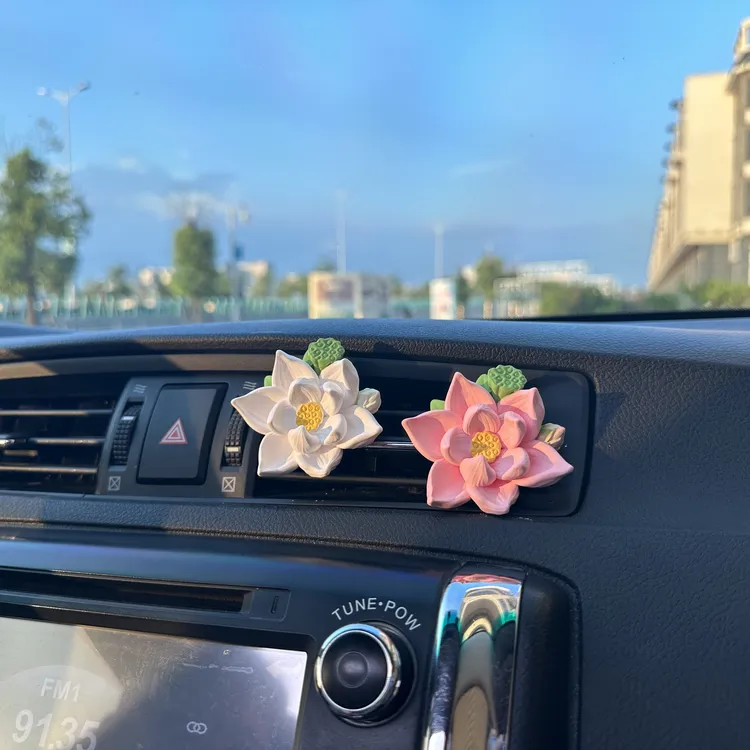 好运莲莲车载香薰摆件挂件内饰新款荷花空调出风口莲花扩香石香氛