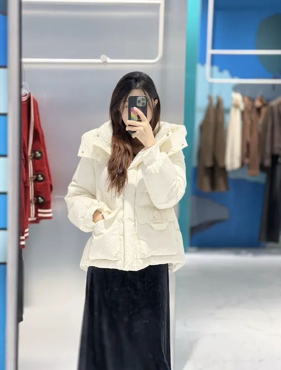 美丽衣橱气质时尚百搭保暖冬季短款简约纯色厚外套小香风白色休闲