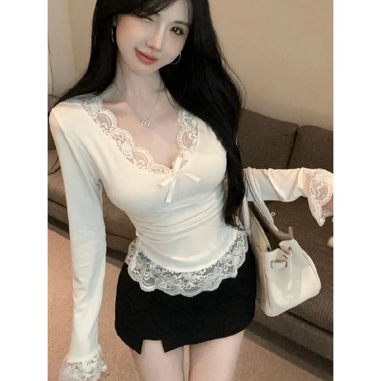 新款甜辣妹纯欲蕾丝边长袖t恤女内搭打底衫修身独特别致绝美上衣