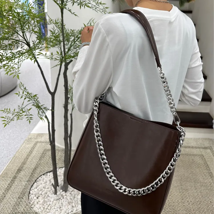 范包包高定款真皮女士链条配皮肩带水桶托特包13