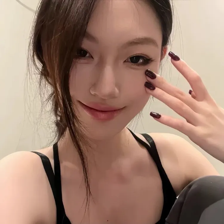 黑加仑超显白葡萄紫高级纯色纯手工穿戴甲简约大气秋冬新款洋气辣