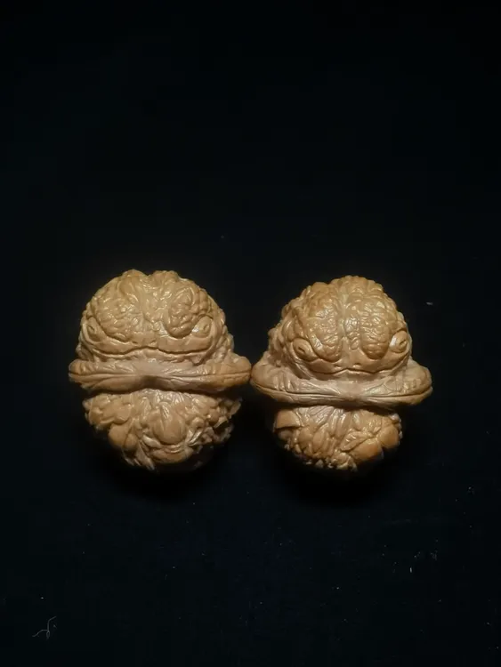 文玩核桃蛤蟆头雕刻金蟾
