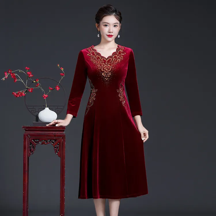 2023年秋季新款喜婆婆婚礼服妈妈装大码洋气高贵气质金丝绒中长款