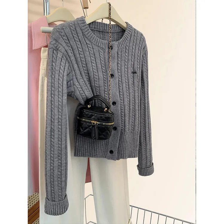 灰色麻花针织毛衣外套女春秋季设计感小众正肩修身小个子短款开衫