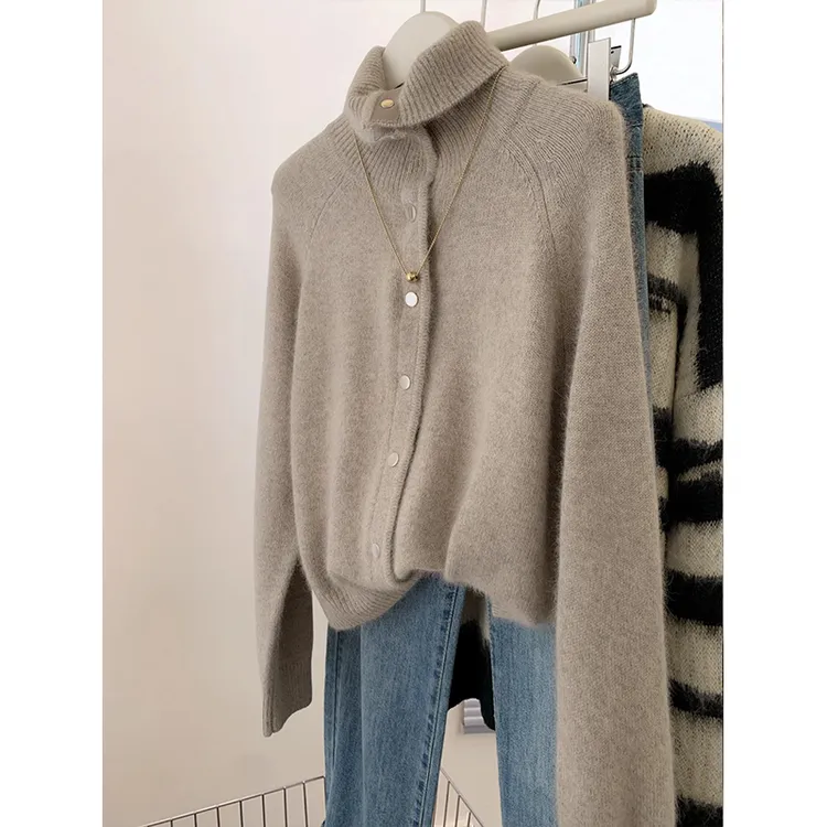 美拉德浣熊绒高领毛衣外套女秋冬冬季加厚慵懒风软糯针织开衫上衣