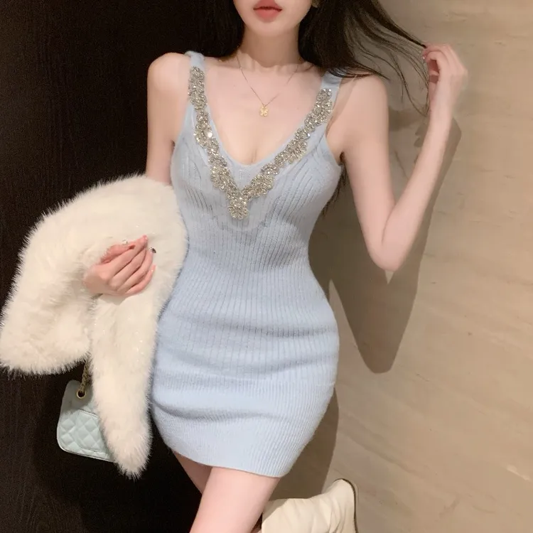 镶钻v领针织吊带连衣裙女秋冬名媛包臀毛衣小妈短裙内搭抹胸裙子