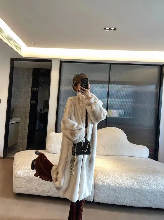 2023年贵妇中长款十字貂环保大衣新款长裤过膝保暖大衣立领外套